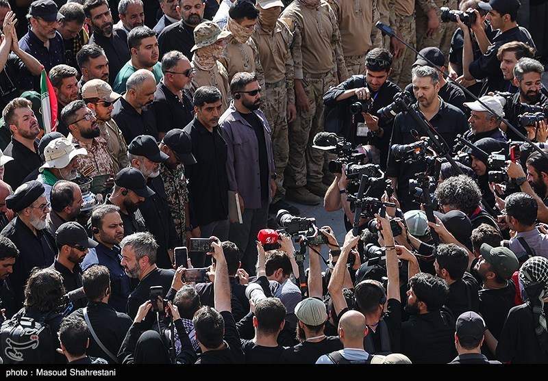 مراسم اقامه نماز بر پیکر امام شهید امت -4