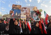 میدان انقلاب تهران پیش از آغاز مراسم  تشییع پیکر مطهر آقای شهید ایران