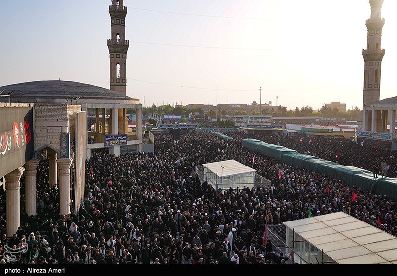 اقامه نماز بر پیکر رهبر شهید انقلاب در مسجد مقدس جمکران