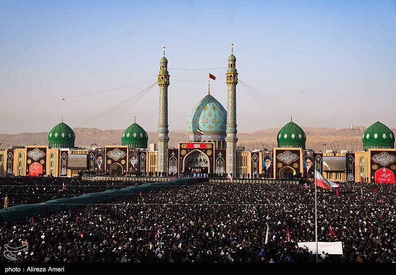 اقامه نماز بر پیکر رهبر شهید انقلاب در مسجد مقدس جمکران