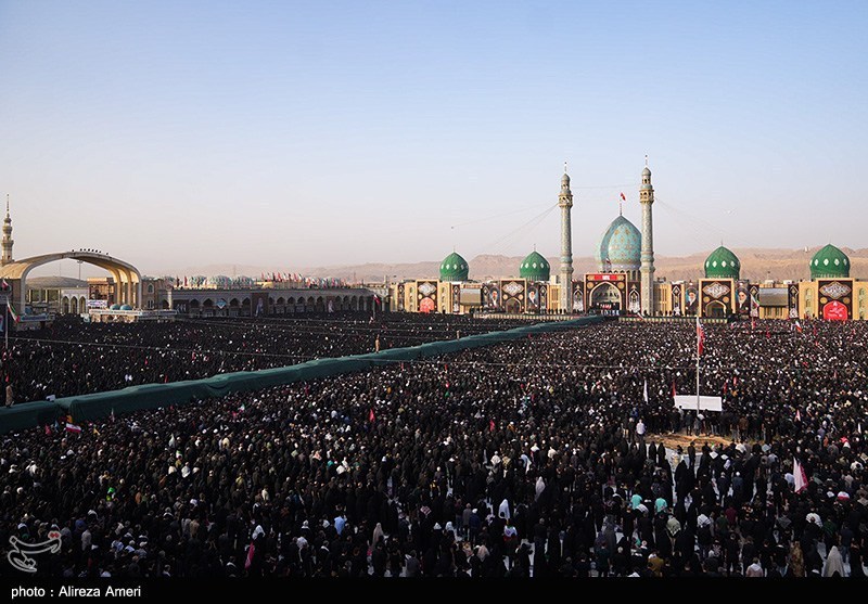 اقامه نماز بر پیکر رهبر شهید انقلاب در مسجد مقدس جمکران