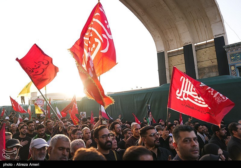 اقامه نماز بر پیکر رهبر شهید انقلاب در مسجد مقدس جمکران