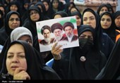 ادای احترام کارکنان دولت کرمان به امام شهید ایران