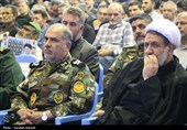 ادای احترام کارکنان دولت کرمان به امام شهید ایران