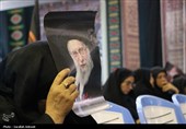 ادای احترام کارکنان دولت کرمان به امام شهید ایران