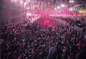 بحرٌ هادر من العشاق یستقبل جثمان قائد الأمة الشهید فی رحاب سید الشهداء (ع)