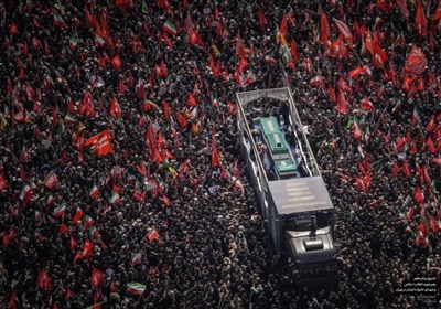 جواد قارایی: فرق "شرافت" و "خیانت" را در این دو عکس ببینید