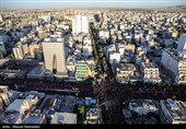 צילומי אוויר מטקס מסע הלוויה של המנהיג השהיד של איראן - משהד