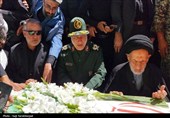 بدرقه شهید بالیده در قاب اشک