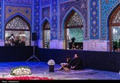 حضور مردم عزادار برای زیارت مزار مطهر رهبر شهید انقلاب در رواق دارالذکر