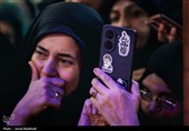 حضور مردم عزادار بر مزار مطهر رهبر شهید انقلاب اسلامی