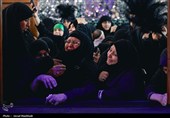 حضور مردم عزادار بر مزار مطهر رهبر شهید انقلاب اسلامی