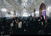 حضور مردم عزادار بر مزار مطهر رهبر شهید انقلاب اسلامی