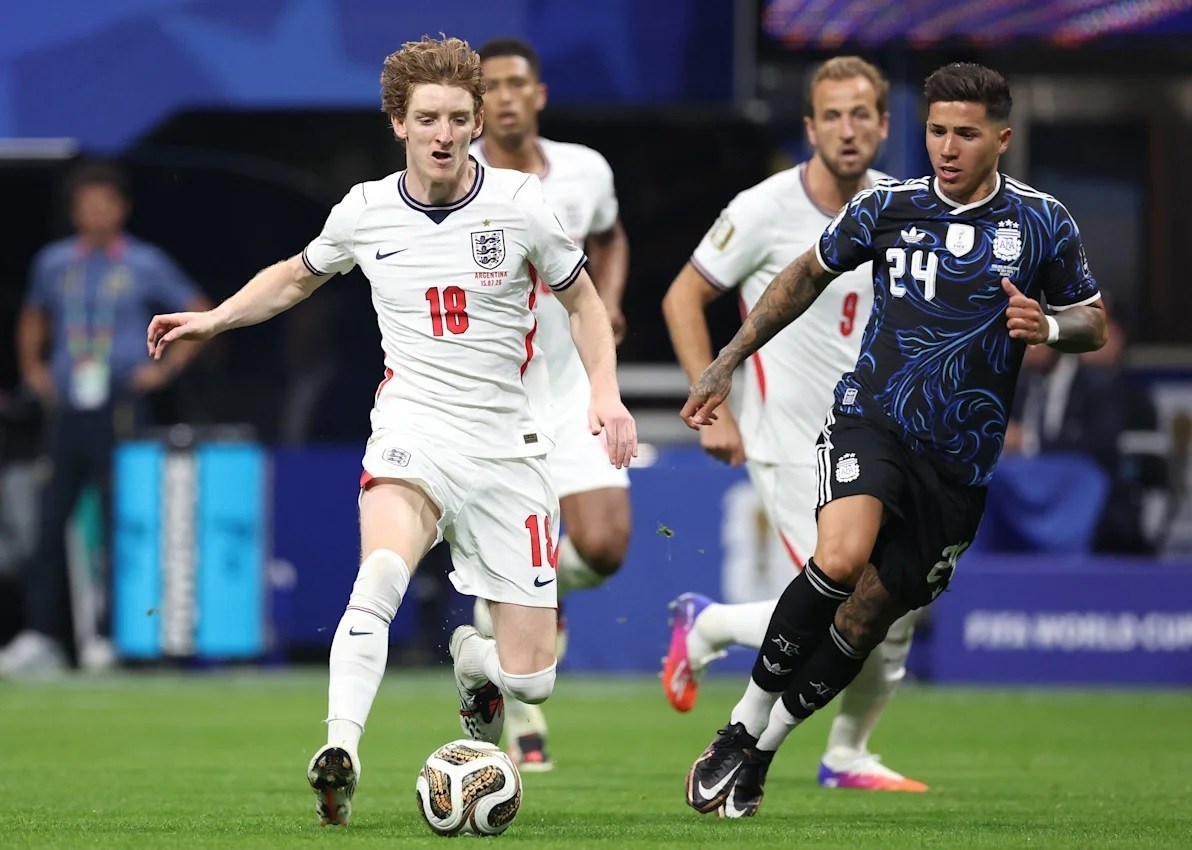 تیم ملی فوتبال فرانسه , تیم ملی فوتبال انگلیس , جام جهانی 2026 , دیدیه دشان , توماس توخل , هری کین , کیلیان امباپه , 