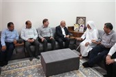 دیدار وزیر کار با خانواده شهید اهل سنت عسلویه