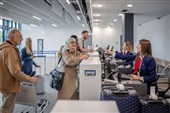 انخفاض الرحلات الجویة للأمریکیین لأول مرة منذ جائحة کورونا بسبب العدوان على إیران