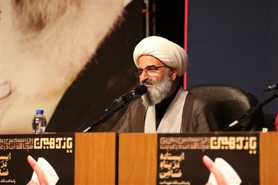 تجلیل از خادمان بصیرت عاشورایی در سمنان