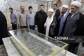 حضور آیت‌الله سبحانی در جوار مزار رهبر شهید انقلاب