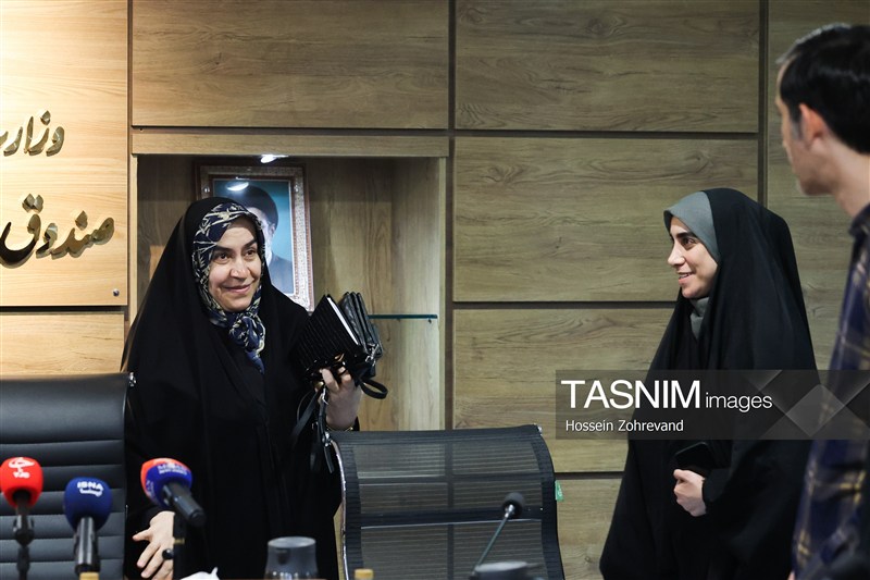 نشست خبری فاطمه مقصودی، عضو کمیسیون اقتصادی مجلس شورای اسلامی با ا اصحاب رسانه