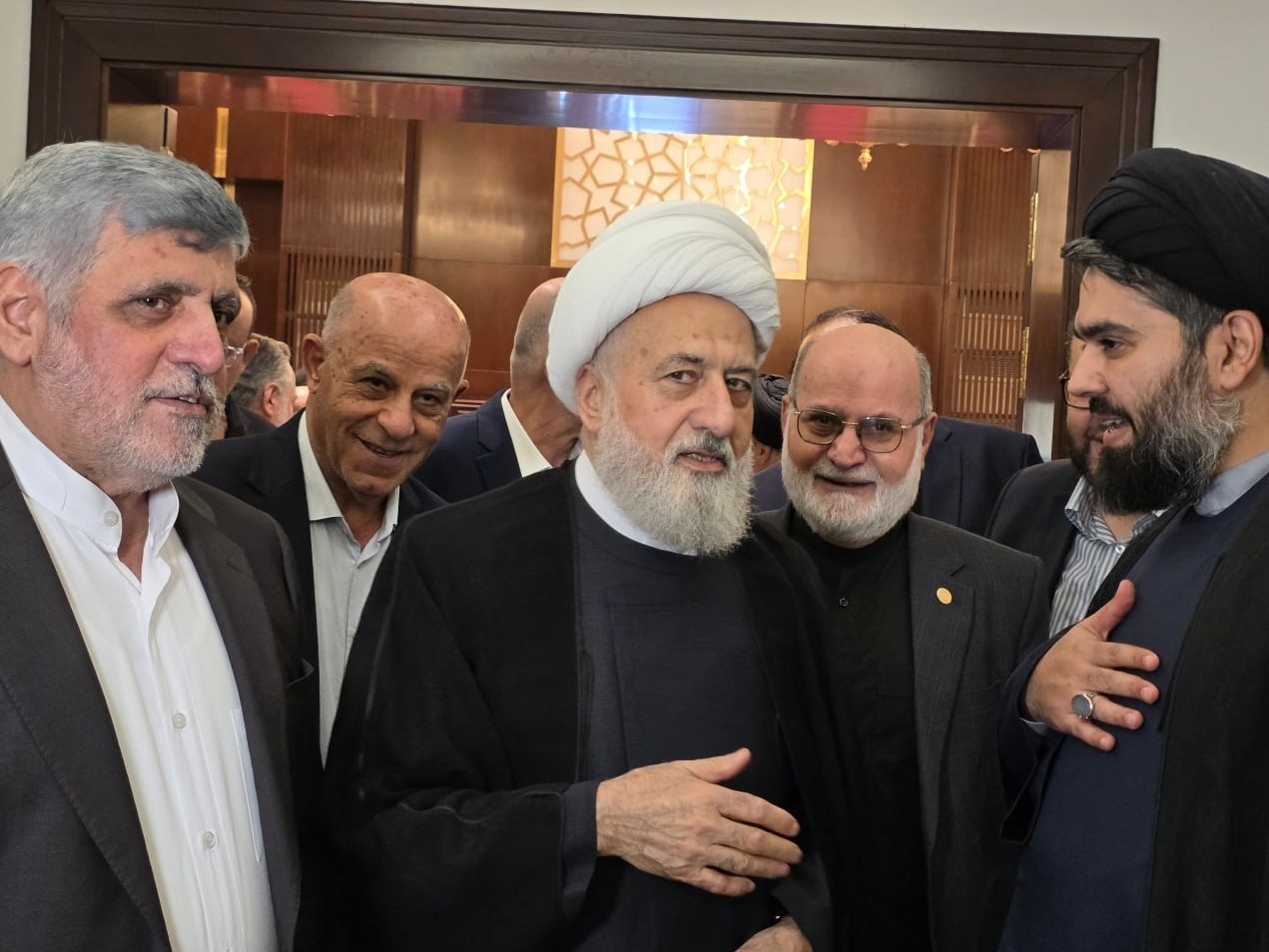 بیروت , سفارتخانه های جمهوری اسلامی ایران , شهید امام خامنه ای (ره) , آیت‌الله سید علی خامنه‌ای , 