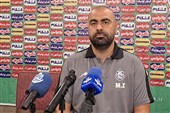 زارع: نیمکت پرسپولیس یک تیم است/بخاطر شرایط به مربیان ایرانی اعتماد شد