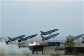 المرحلة الـ 31 من عملیة "الصاعقة" .. صواریخ ومسیّرات الجیش الایرانی تدک القواعد الأمریکیة فی الامارات والکویت