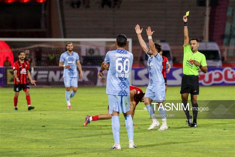 فوتبال , تیم فوتبال تراکتور تبریز , تیم فوتبال پرسپولیس , استقلال , لیگ برتر فوتبال , 