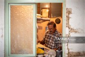 استاد علی تعبدی متولد 1337 شیراز شاخص ترین استاد پیشکسوت ایران در رشته هنری کاشی هفت رنگ است.علی تعبدی که دانشنامه زنده و سیار هنر کاشی هفت رنگ در ایران است در کنار برادر فقید و هنرمند زنده یاد حسین تعبدی و استادان بزرگی نظیر کریم فغفوری و صدراله اوجی از کاشیکاران نامدار شیراز در دهه های اخیر بوده و در جوانی به استادی رسید و در تعمیرات و بازسازی کاشی های اماکن مهم تاریخی از جمله حسینیه قوام، باغ نظر، باغ عفیف آباد و مساجد و حرمهای مطهر امامزادگان بزرگوار شیراز سومین حرم اهل بیت علیهم السلام و خانه های تاریخی و با ارزش بافت قدیم شیراز از جمله خانه تاریخی «راد» نقش آفرین بوده است.