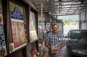 استاد علی تعبدی متولد 1337 شیراز شاخص ترین استاد پیشکسوت ایران در رشته هنری کاشی هفت رنگ است.علی تعبدی که دانشنامه زنده و سیار هنر کاشی هفت رنگ در ایران است در کنار برادر فقید و هنرمند زنده یاد حسین تعبدی و استادان بزرگی نظیر کریم فغفوری و صدراله اوجی از کاشیکاران نامدار شیراز در دهه های اخیر بوده و در جوانی به استادی رسید و در تعمیرات و بازسازی کاشی های اماکن مهم تاریخی از جمله حسینیه قوام، باغ نظر، باغ عفیف آباد و مساجد و حرمهای مطهر امامزادگان بزرگوار شیراز سومین حرم اهل بیت علیهم السلام و خانه های تاریخی و با ارزش بافت قدیم شیراز از جمله خانه تاریخی «راد» نقش آفرین بوده است.