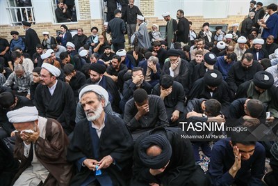 تشييع جثمان المرجع الديني آية الله العظمى شبيري زنجاني في مدينة قم المقدسة