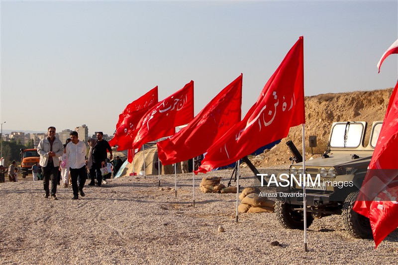 روایت 8 سال ایستادگی در قاب نمایشگاه دفاع مقدس اردبیل