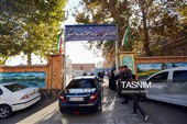بدرقه فرزندان شهدا تا مدرسه