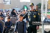 بدرقه فرزندان شهدا تا مدرسه