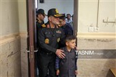 بدرقه فرزندان شهدا تا مدرسه