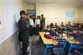 بدرقه فرزندان شهدا تا مدرسه