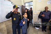 بدرقه فرزندان شهدا تا مدرسه