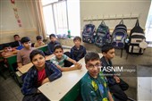 بدرقه فرزندان شهدا تا مدرسه