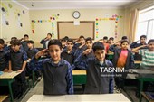 بدرقه فرزندان شهدا تا مدرسه