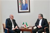 عراقجی یجری مباحثات منفصلة مع وزراء خارجیة مالیزیا وکمبودیا والجزائر