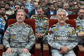 امیر دریادار «حبیب‌الله سیاری» رئیس ستاد و معاون هماهنگ‌کننده ارتش و امیر سرلشکر «امیر حاتمی» فرمانده کل ارتش جمهوری اسلامی ایران در نخستین جشنواره ملی سرباز ایرانی