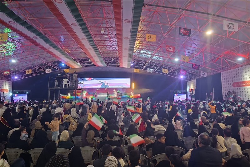 «ستاره‌ها» در بیرجند درخشیدند؛ روایت حماسه 2400 شهید برای کودکان