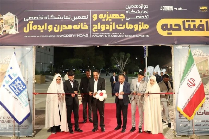 عروس و دامادها یک نمایشگاه در مشهد را افتتاح کردند+ عکس