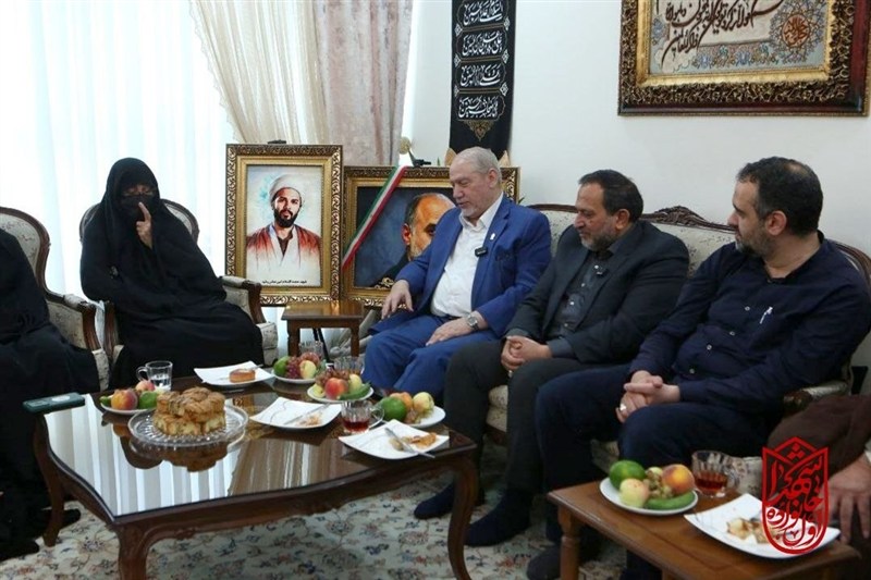 دیدار اعضای دفتر حفظ و نشر رهبر شهید انقلاب با خانواده سپهبد شهید رشید جمعی از اعضای دفتر حفظ و نشر اثار رهبر شهید انقلاب با خانواده شهید رشید دیدار کردند. 1 دقیقه پیش