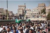 ببینید|«مرگ بر ذلت»؛ فریاد ایستادگی مردان یمنی در یک گردهمایی بزرگ
