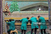 تنظیف ضریح مطهر امام رضا علیه‌السلام