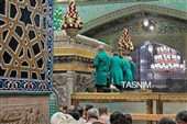 تنظیف ضریح مطهر امام رضا علیه‌السلام