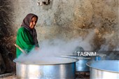 روستای تاریخی هزاوه واقع در استان مرکزی، یکی از قطب‌های اصلی تولید شیره انگور در کشور به شمار می‌رود که هر ساله همزمان با برداشت انگور، آیین سنتی شیره‌پزان در این روستا برگزار می‌شود.