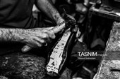 نفس کم‌رمق تولید کفش با آهنگ چکش و درفش