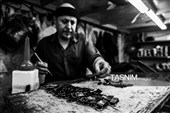 نفس کم‌رمق تولید کفش با آهنگ چکش و درفش