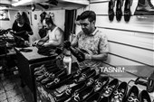 نفس کم‌رمق تولید کفش با آهنگ چکش و درفش